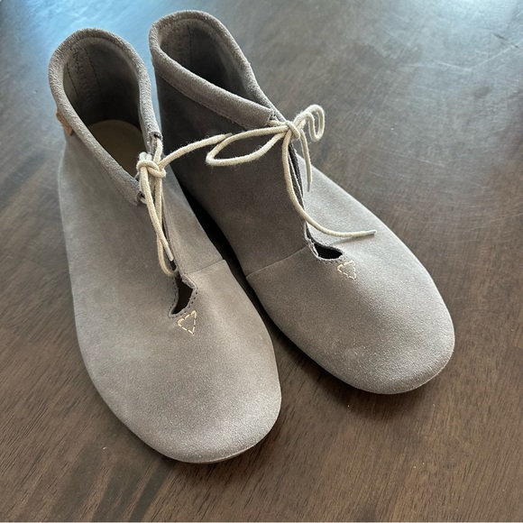 Sanuk Grey Moccasins size 9 - Picture 2 of 9